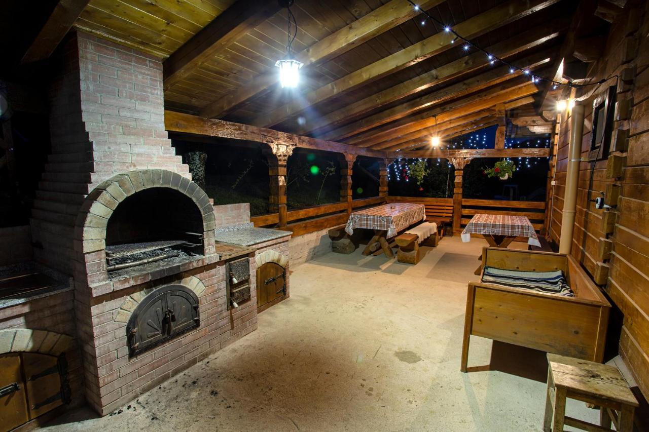 Tulean Cabin Sacel  ภายนอก รูปภาพ